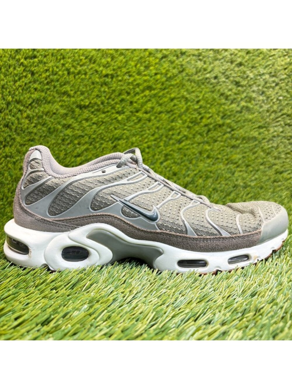 Nike Air Max Plus Womens Size 9.5 Gray White Athletic Running Shoes Sneakers